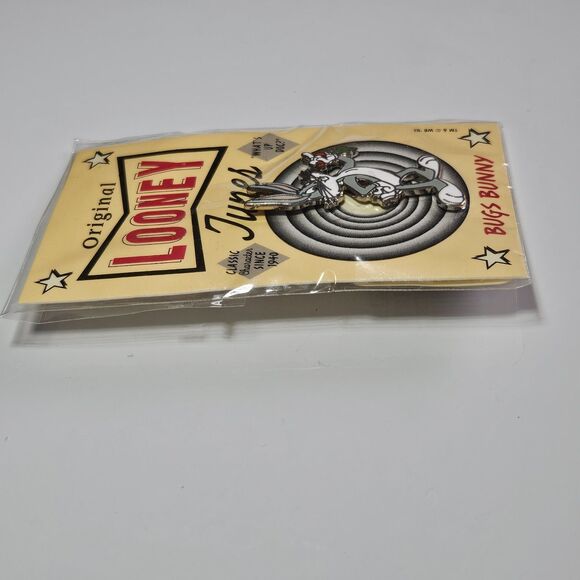 *Sale* Looney Tunes Lapel Pin Bugs Bunny 1993 Warner Brothers Eating Carrot - Picture 9 of 10